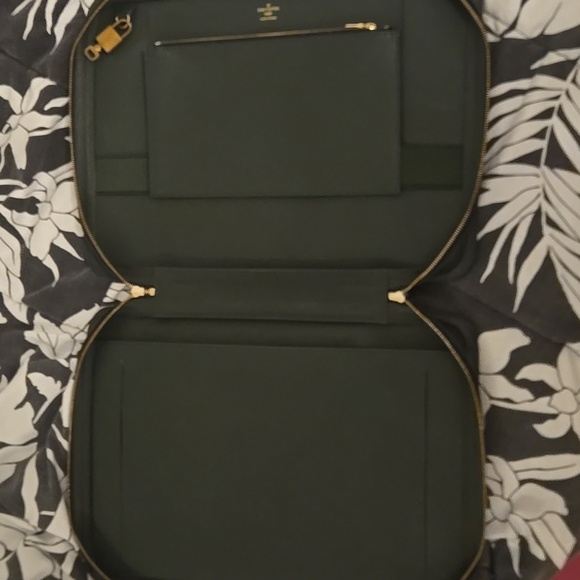 💞LOUIS VUITTON Taiga Baltic Document Bag/Briefcase - Picture 3 of 16